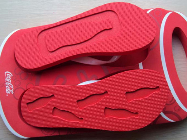 富利凱案例之鏤空LOGO人字拖的魅力